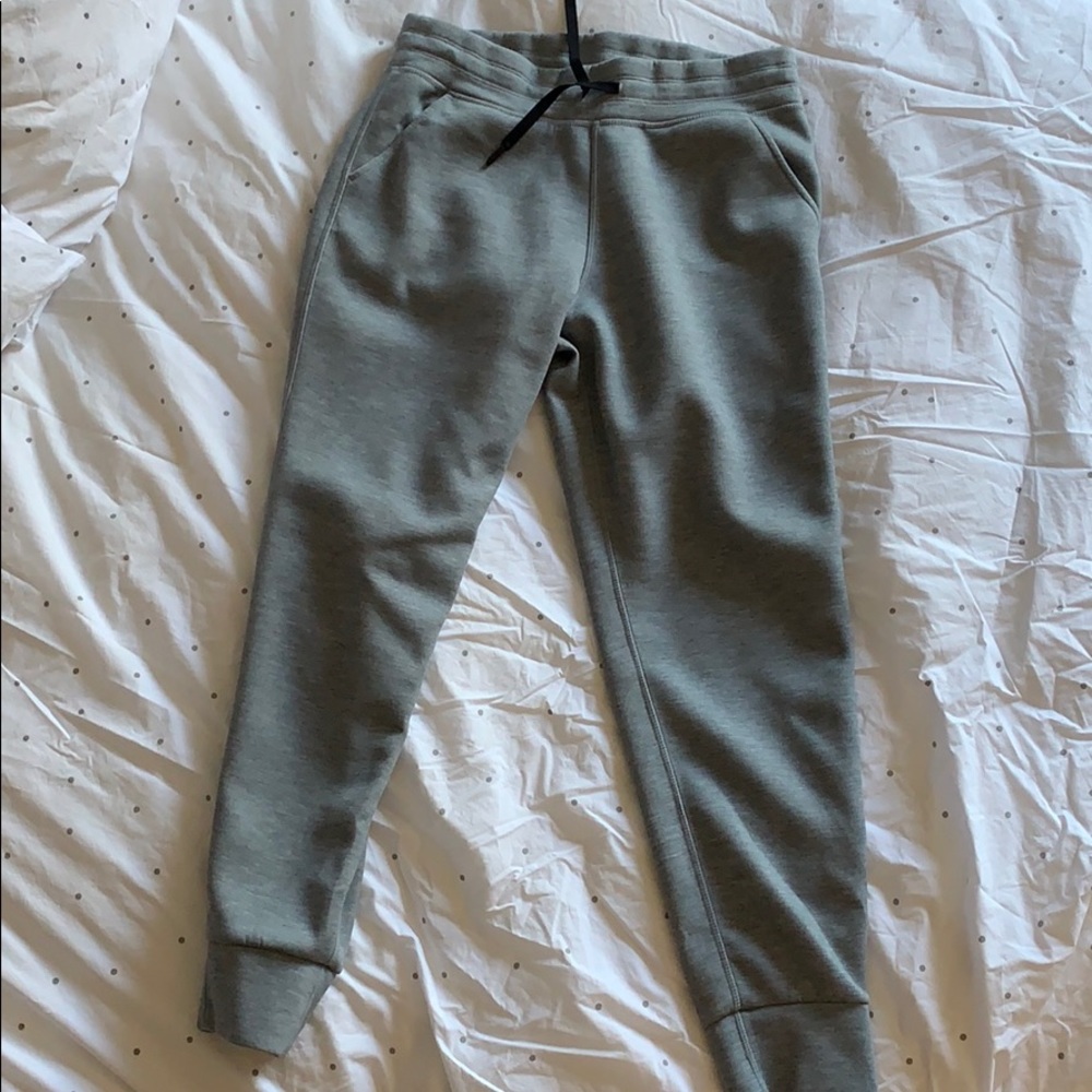 Sweat pants with pockets